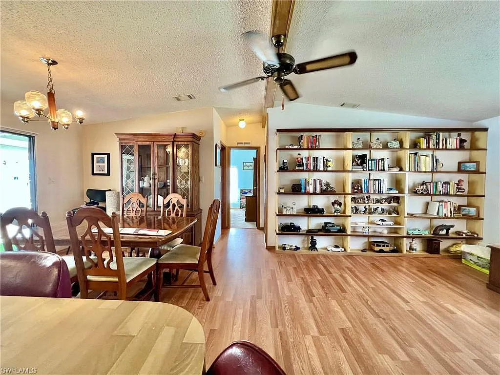 3 bed, 2.0 bath, 1488 sqft, $1,800 — Photo 3