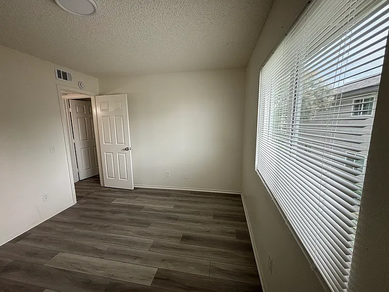 1134 E Avenue Q #8 — Photo 9