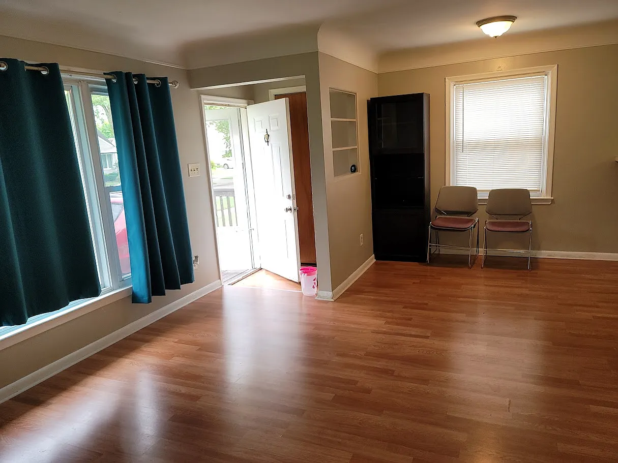 3 bed, 1.5 bath, 1000 sqft, $1,665 — Photo 3