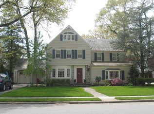 52 Andover Rd, Rockville Centre, NY 11570