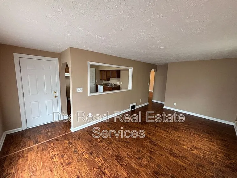 1145 Chase Ave — Photo 8