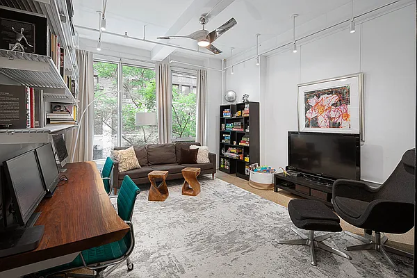 Sold by Poljan Properties Inc. | media 20