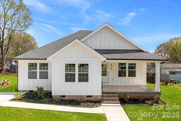 1st image of 808 3rd St