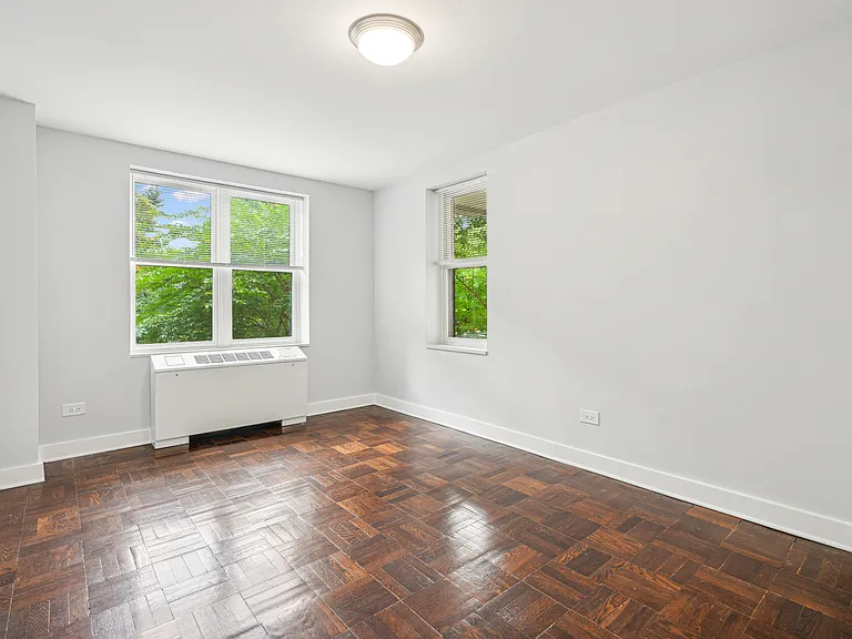 1135 Pelham Pkwy N #3B — Photo 6