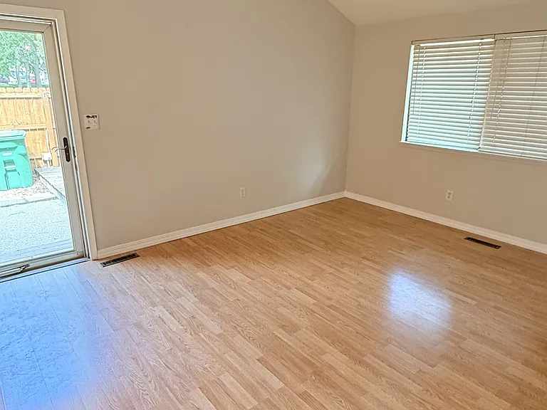 937 Breezewood Cir — Photo 3