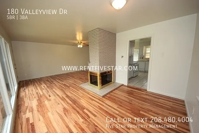 Spacious 5 Bedroom Home with Double Car Garage! — Photo 4