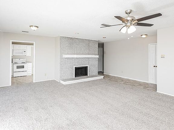 3rd image of 2802 Chariot Ln