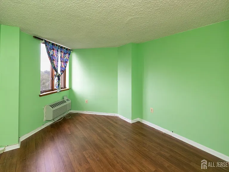 30 S Adelaide Ave #5M — Photo 18