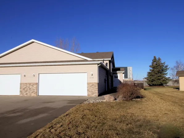 4749 44th St S, Fargo, ND 58104