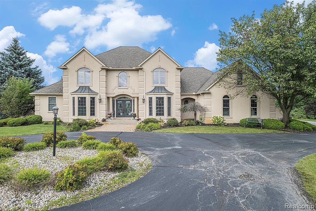 9025 Highgrove Ct, Grand Blanc, MI 48439 MLS 20230069989 Zillow