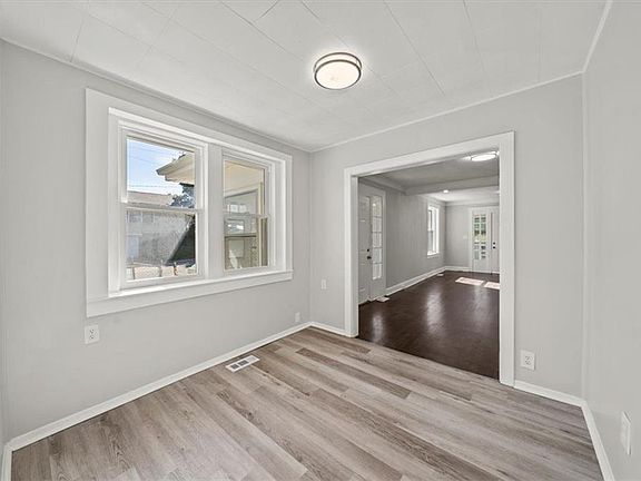 5th image of 4519 Indiana Ave