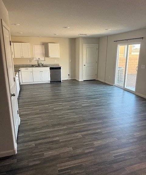 2413 Village Dr — Photo 4
