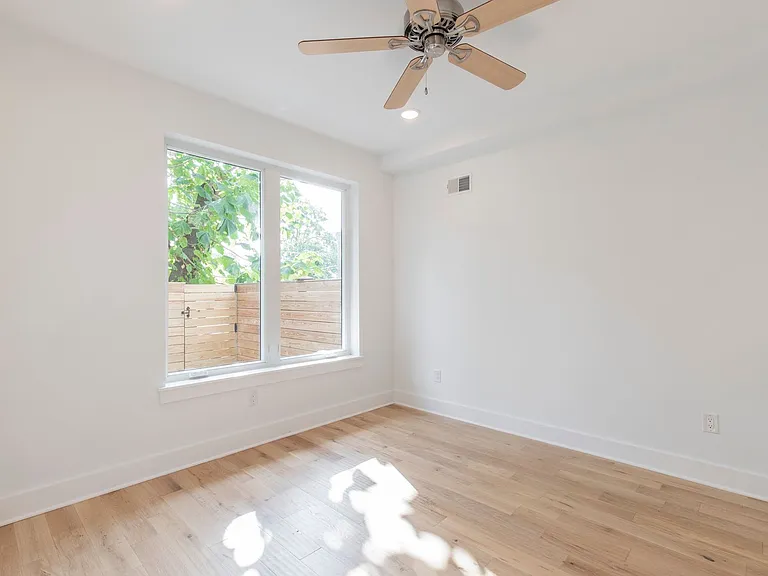 2412 Master St — Photo 5