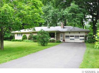 15 Malin Ln, Penfield, NY 14526