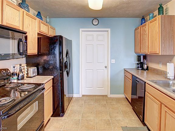 3rd image of 2943 Island Creek Dr