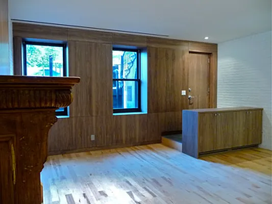 Rented by Perry Associates NYC Inc | media 6