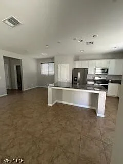 3 bed, 2.5 bath, 2001 sqft, $2,700 — Photo 4