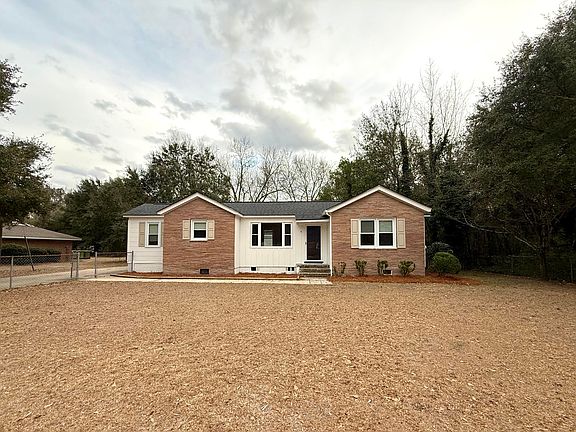 2nd image of 6 Thomas Dr