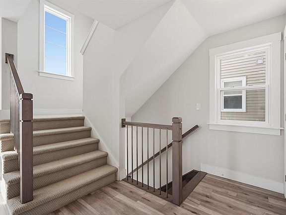 4th image of 31 Travertine Ct