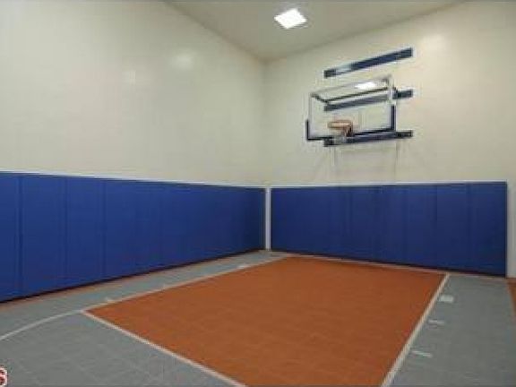 4th image of 5530 Owensmouth Ave APT 307