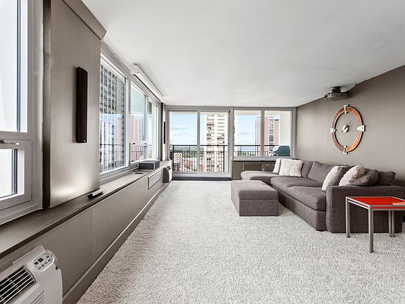 3rd image of 88 W Schiller St APT 1809