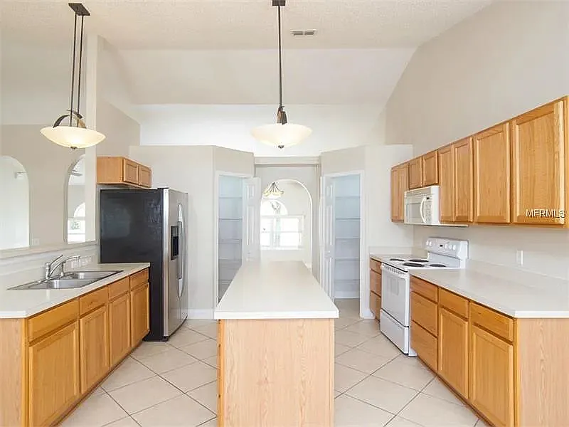 4 bed, 2236 sqft, $2,650 — Photo 4