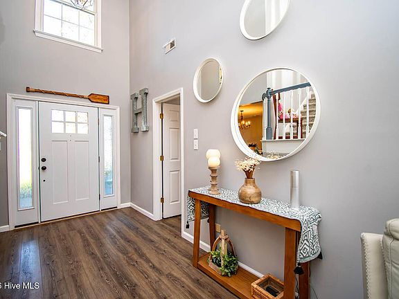 5th image of 809 Broadmoor Court