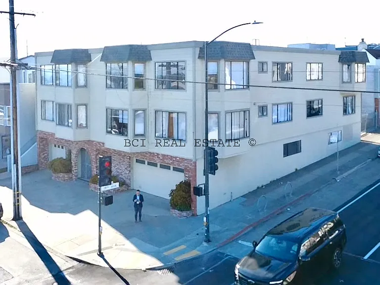 900 Rivera St #6 — Photo 35