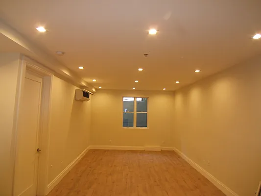 Rented by Joel Weisz, LREB | media 16