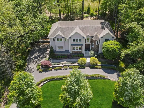 33 Heather Hill Ln, Woodcliff Lake, NJ 07677