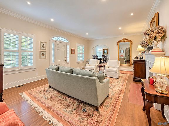 5th image of 1018 Gordon Dr SE
