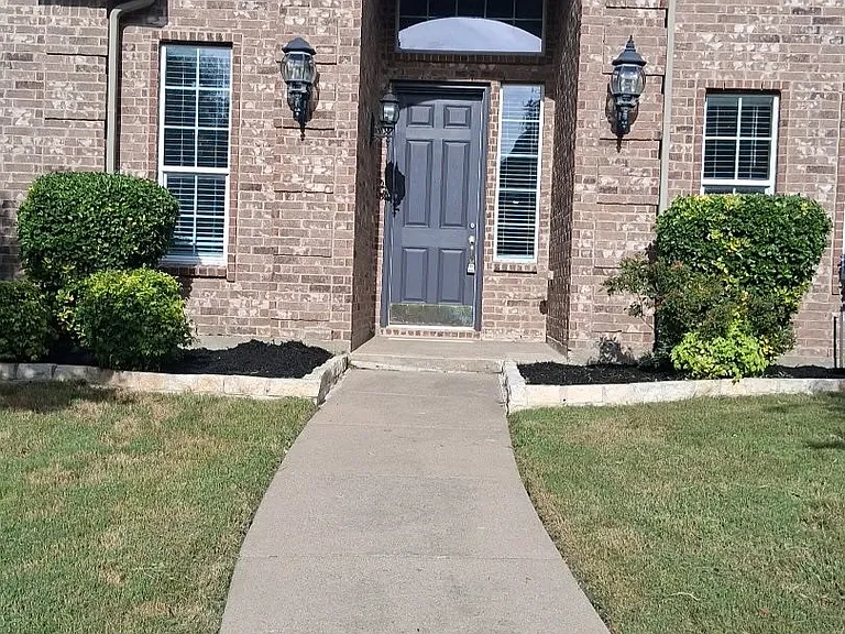 1901 Templegate Dr — Photo 1