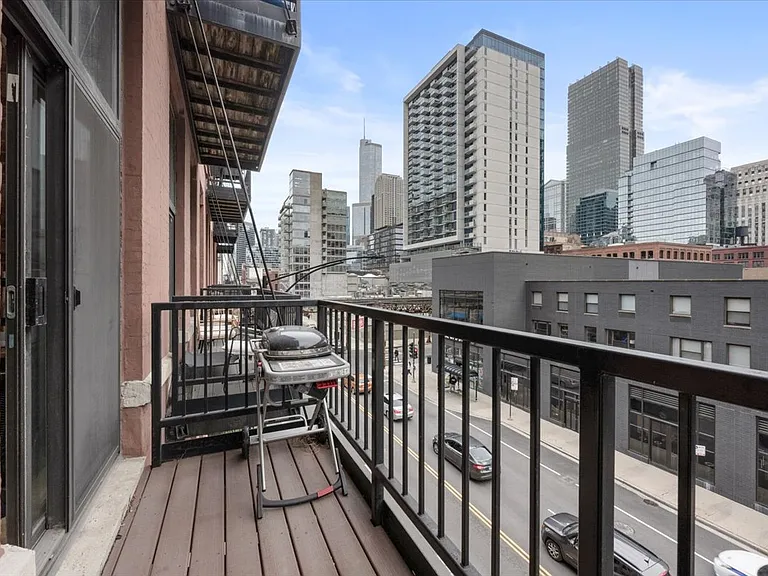 300 W Grand Ave #307 — Photo 14