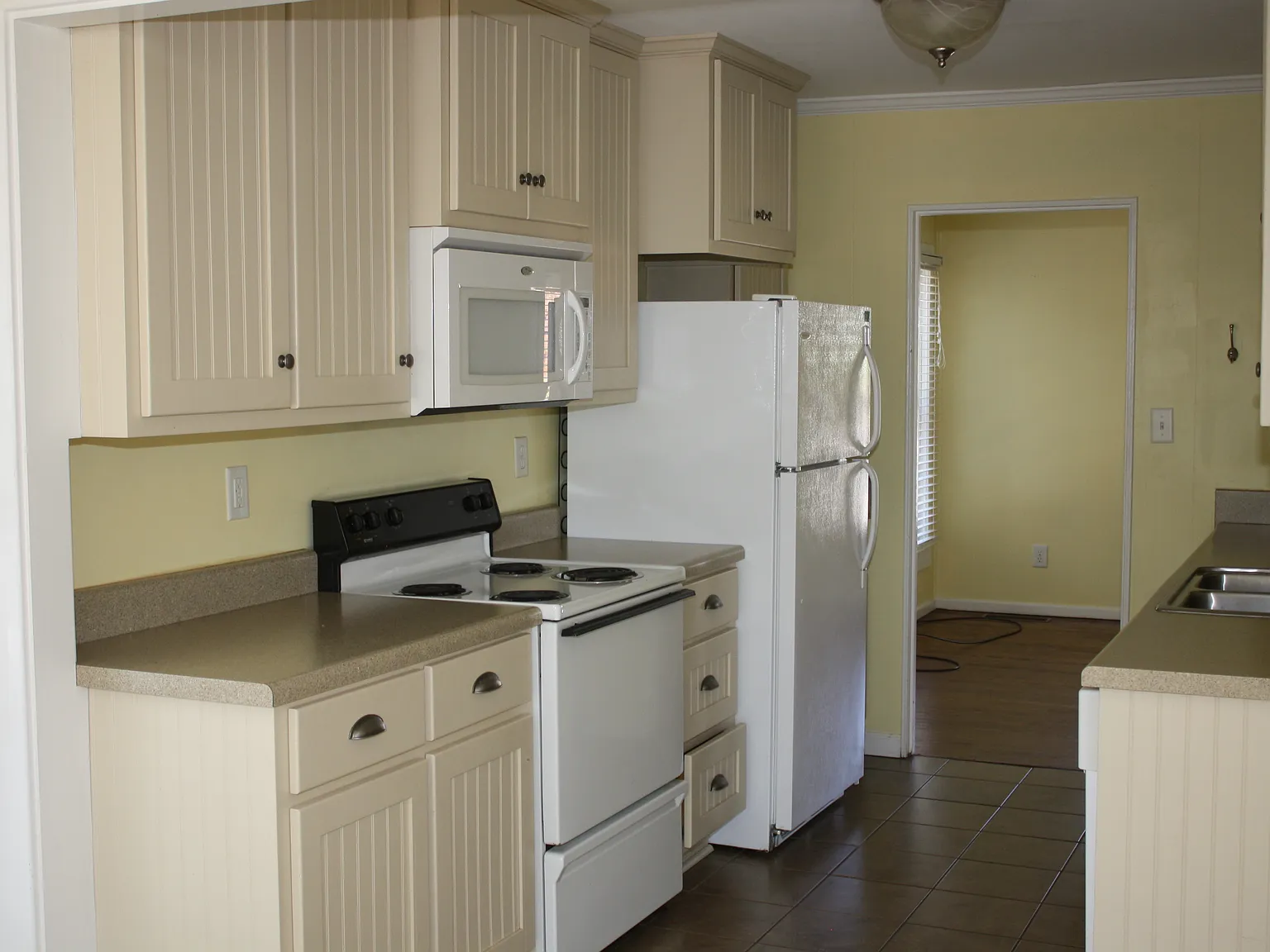 3 bed, 1600 sqft, $2,060 — Photo 2