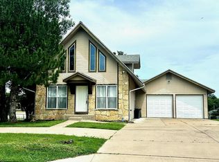 1318 Hillside Dr, Winfield, KS 67156