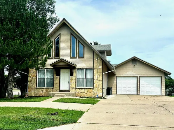 1318 Hillside Dr, Winfield, KS 67156