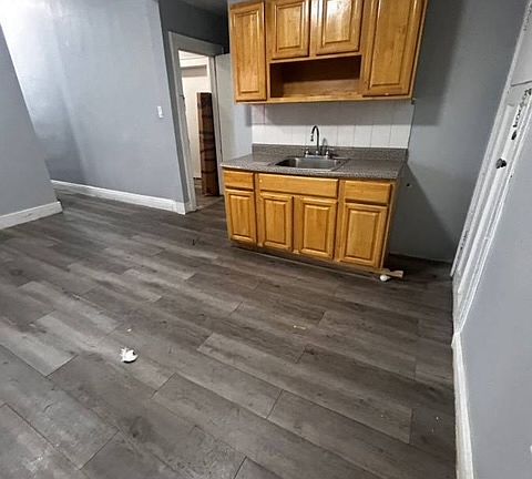 4th image of 68 Herriot St