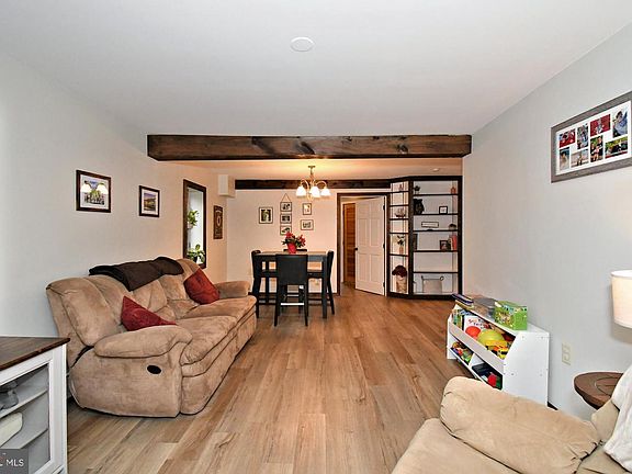 5th image of 2620 Hillcrest Ave