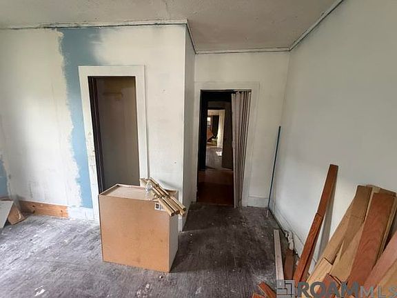 4th image of 341 Flicker St