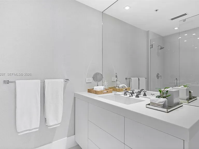 50 S Pointe Dr #1502/03 — Photo 43