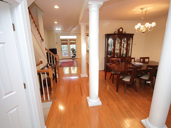 4th image of 18 Calabash Ct
