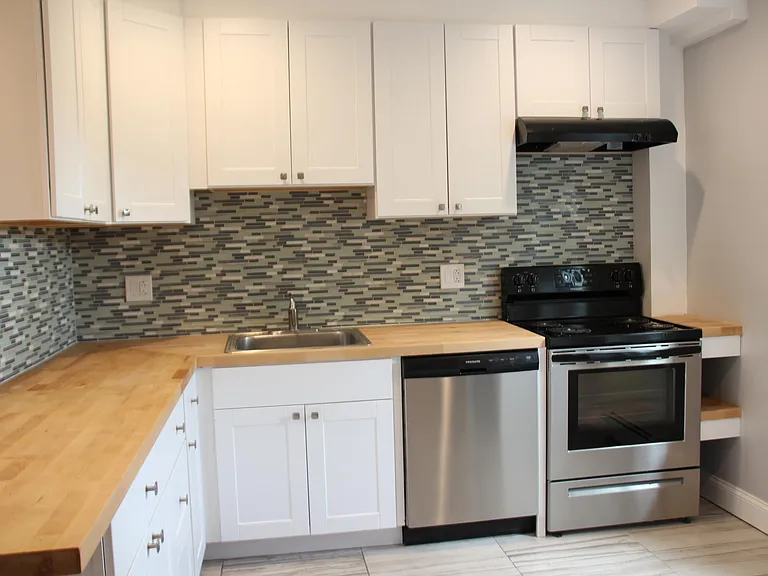 46 Franklin Ave — Photo 8