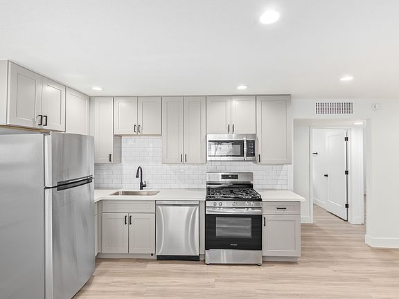4th image of 498 N Arizona Ave APT 7