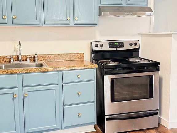 3rd image of 3307 Kraft Ave
