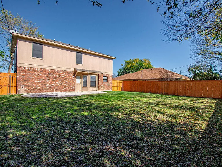 2104 Corona Dr — Photo 19
