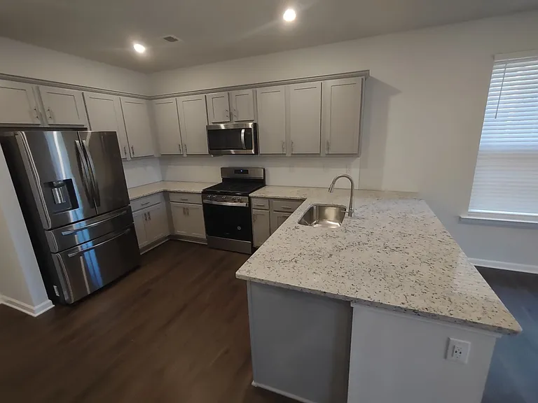 7824 Nelson Rd — Photo 2