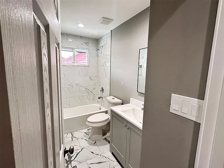 4519 Oak Shadows Dr — Photo 11