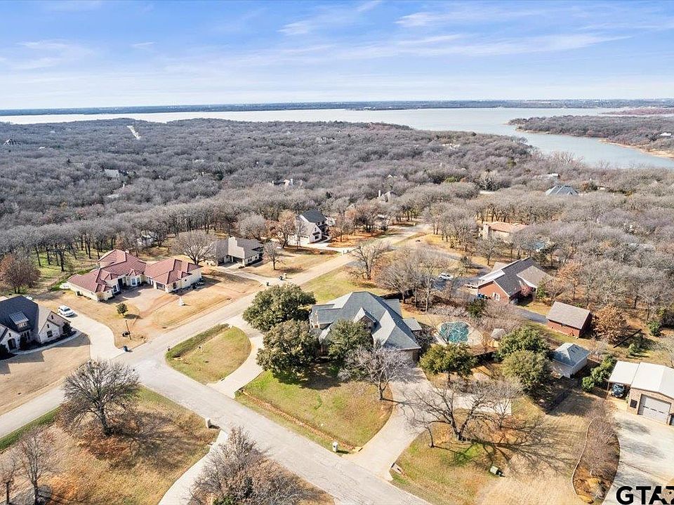 1st image of 900 Amethyst Dr