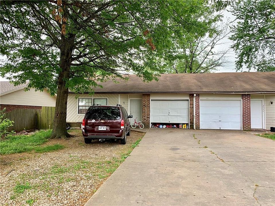 2nd image of 2432/2434 W Olrich St