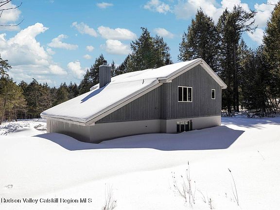 3rd image of 114 Conifer Lake Road W